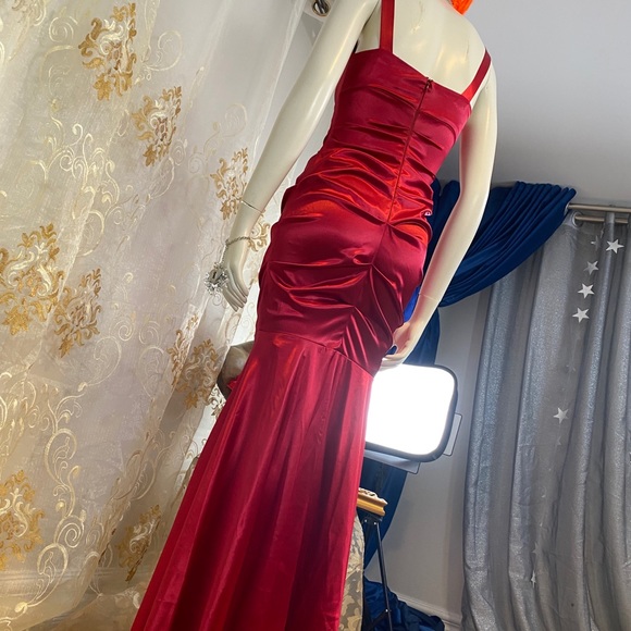 ✨HP✨DREAM MERMAID SATIN Ruffled Dream Dress Melanie Lynne Flattering Size 0 - Picture 6 of 16